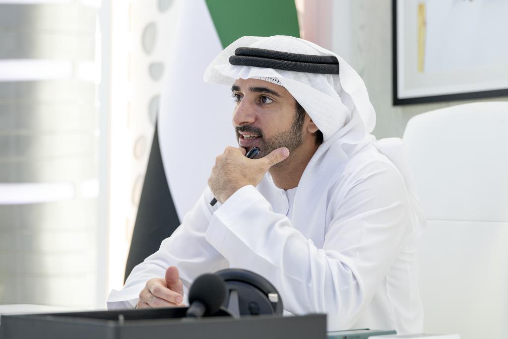 حمدان بن محمد: "حكومة دبي أول حكومة لا ورقية على مستوى العالم"